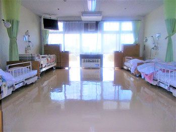 明るい居室の様子
