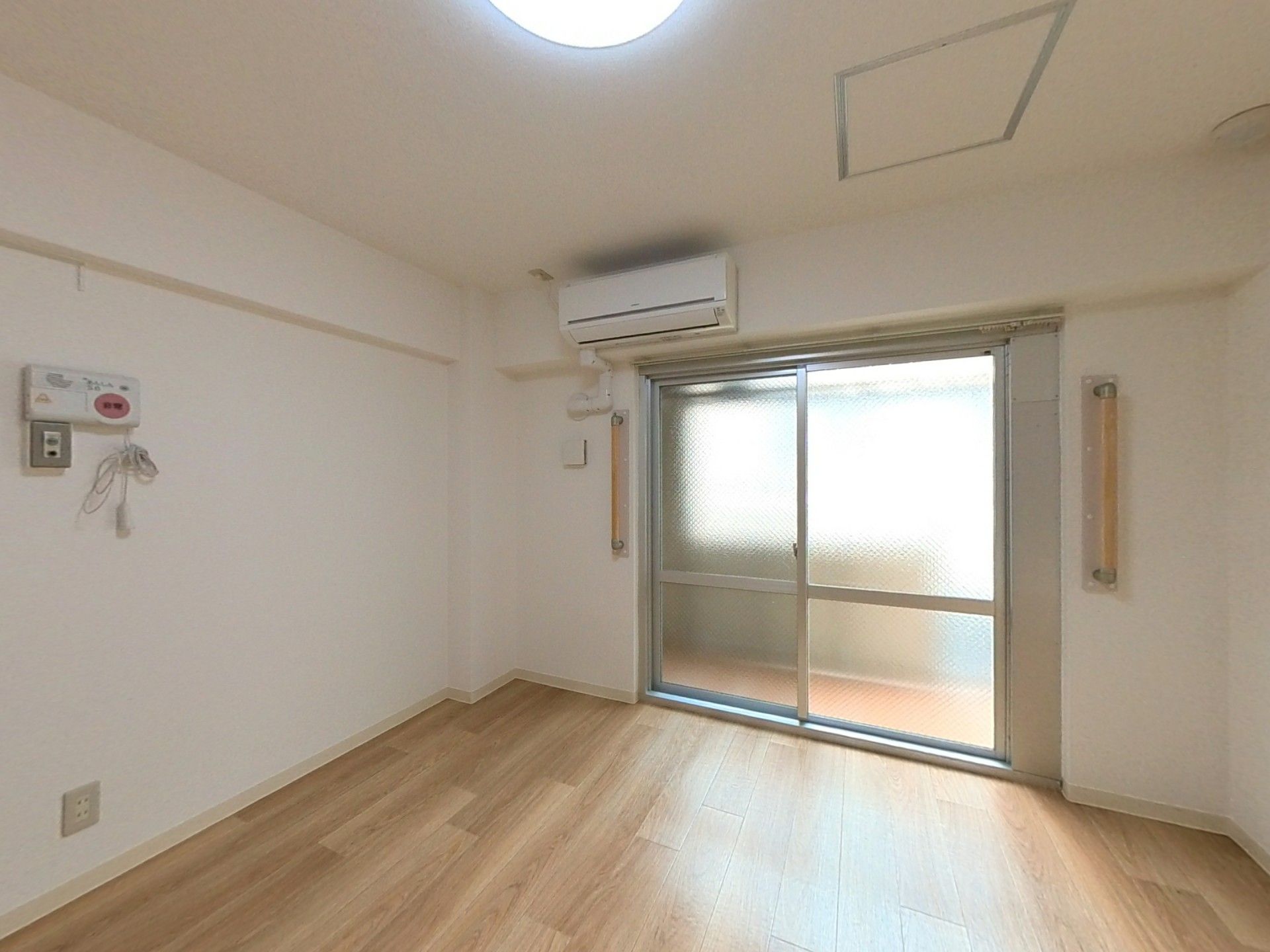 明るい個室の一角