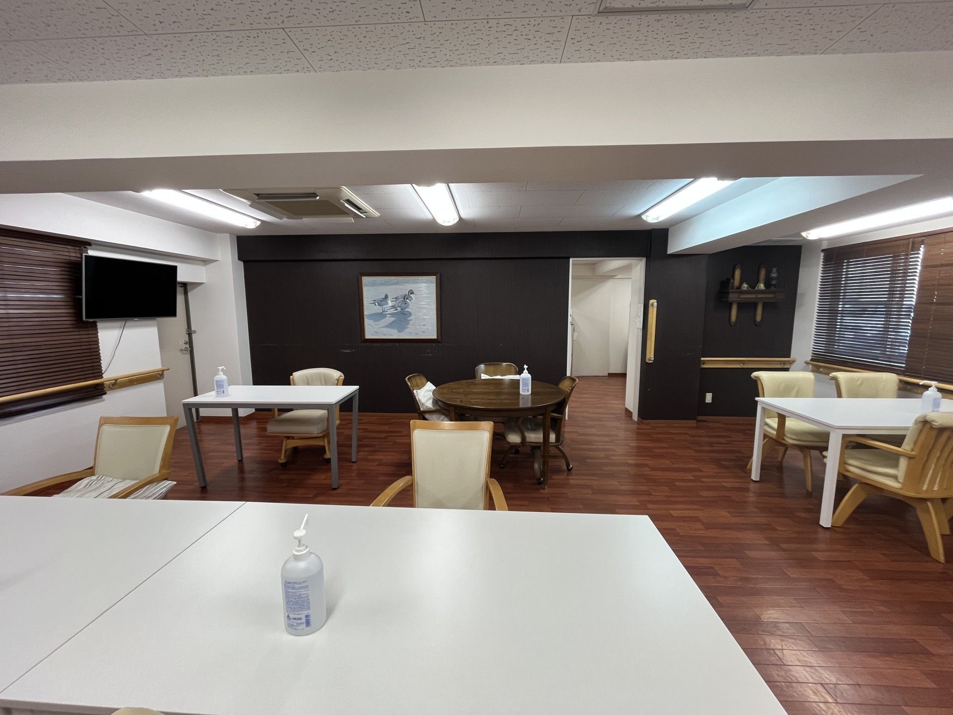 落ち着いた雰囲気の共有スペース