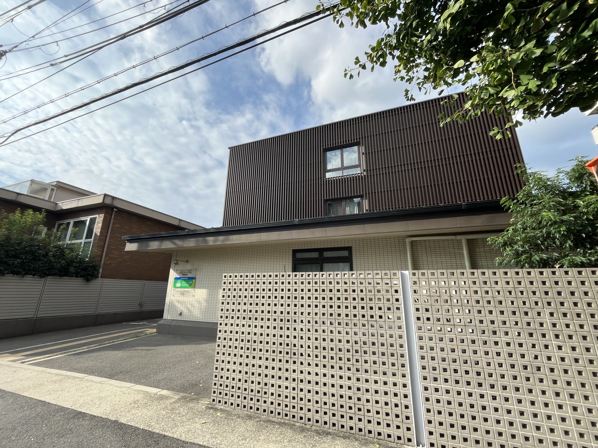 モダンな建物の外観