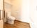 トイレはフローリングで呼び出しボタンや手すりもつき、広々とした造り。