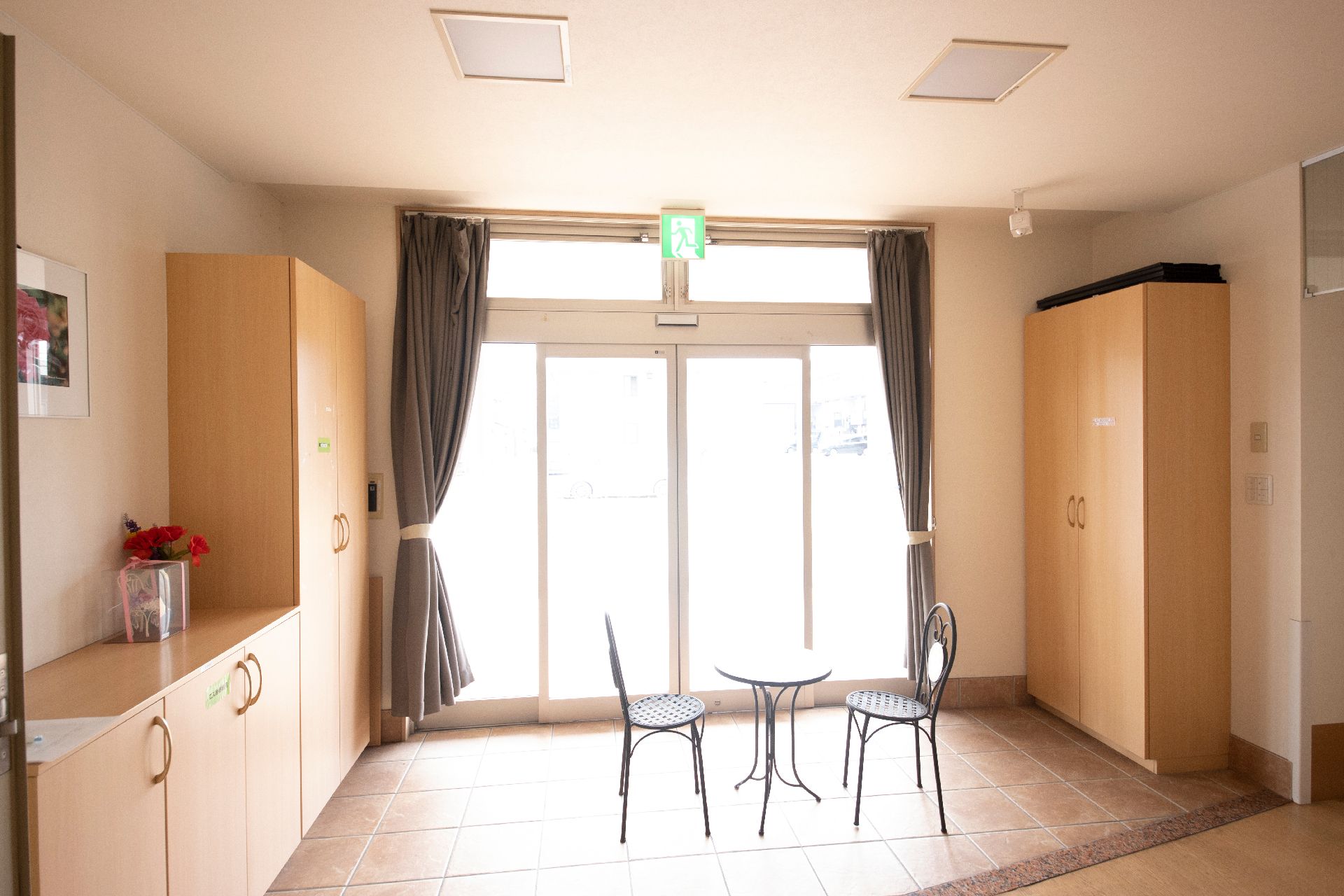 自動ドアのある高齢者向け住宅