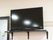 施設には大きな黒いテレビがある。壁に取り付けられているので、どの位置からも見やすくなっている。