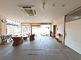 広々とした明るいエントランス