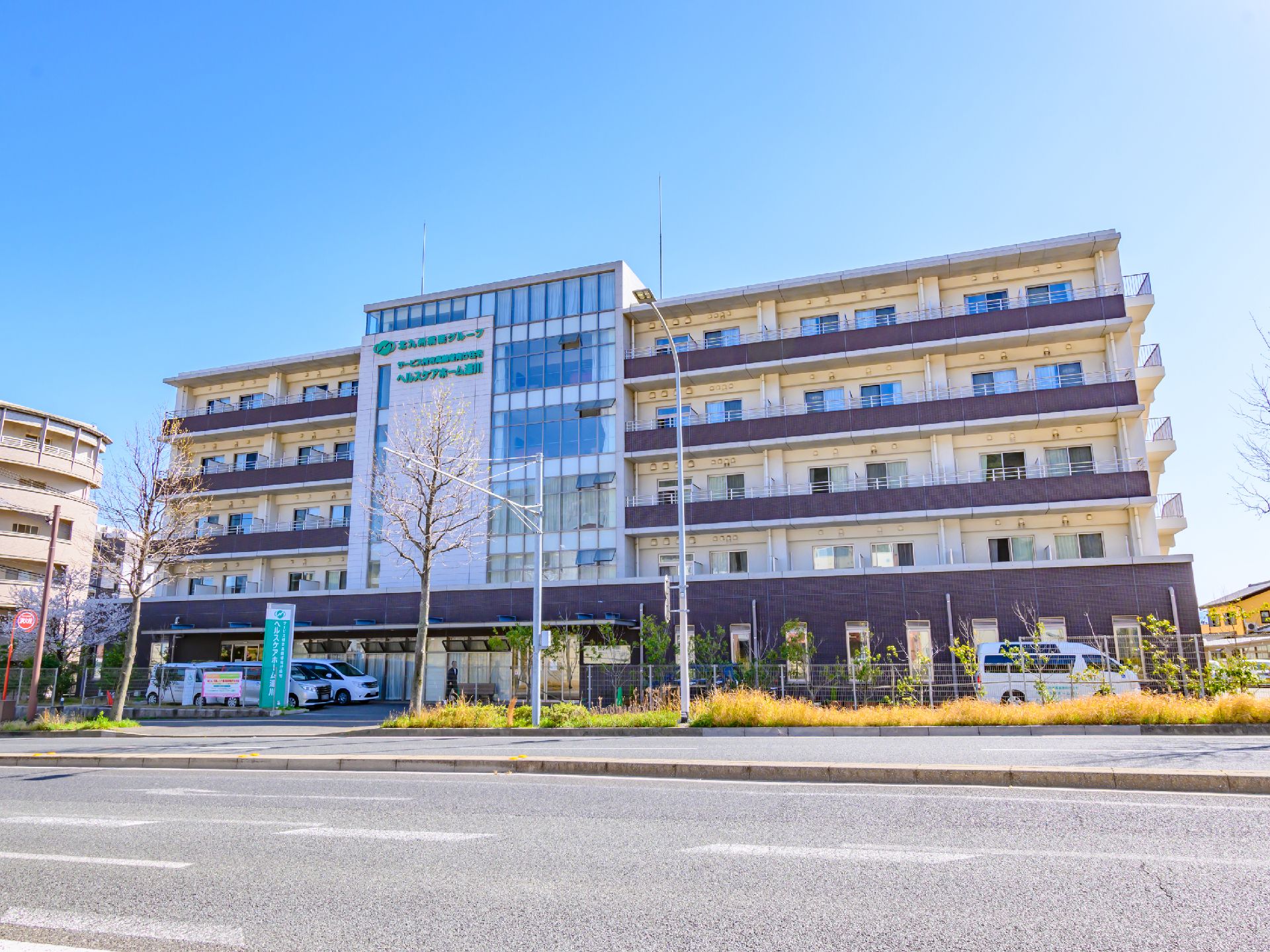 5階建てのサービス付き高齢者向け住宅外観