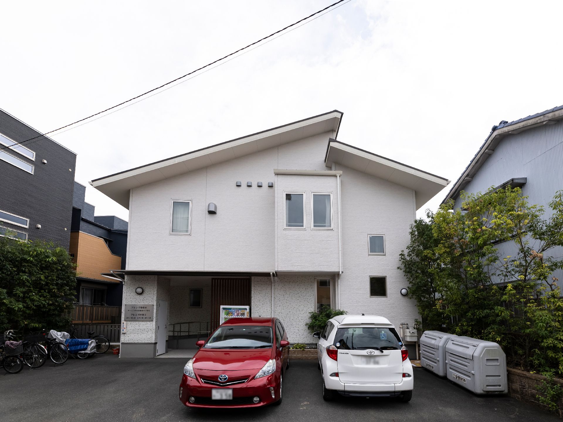 ２階建ての全部屋個室の施設