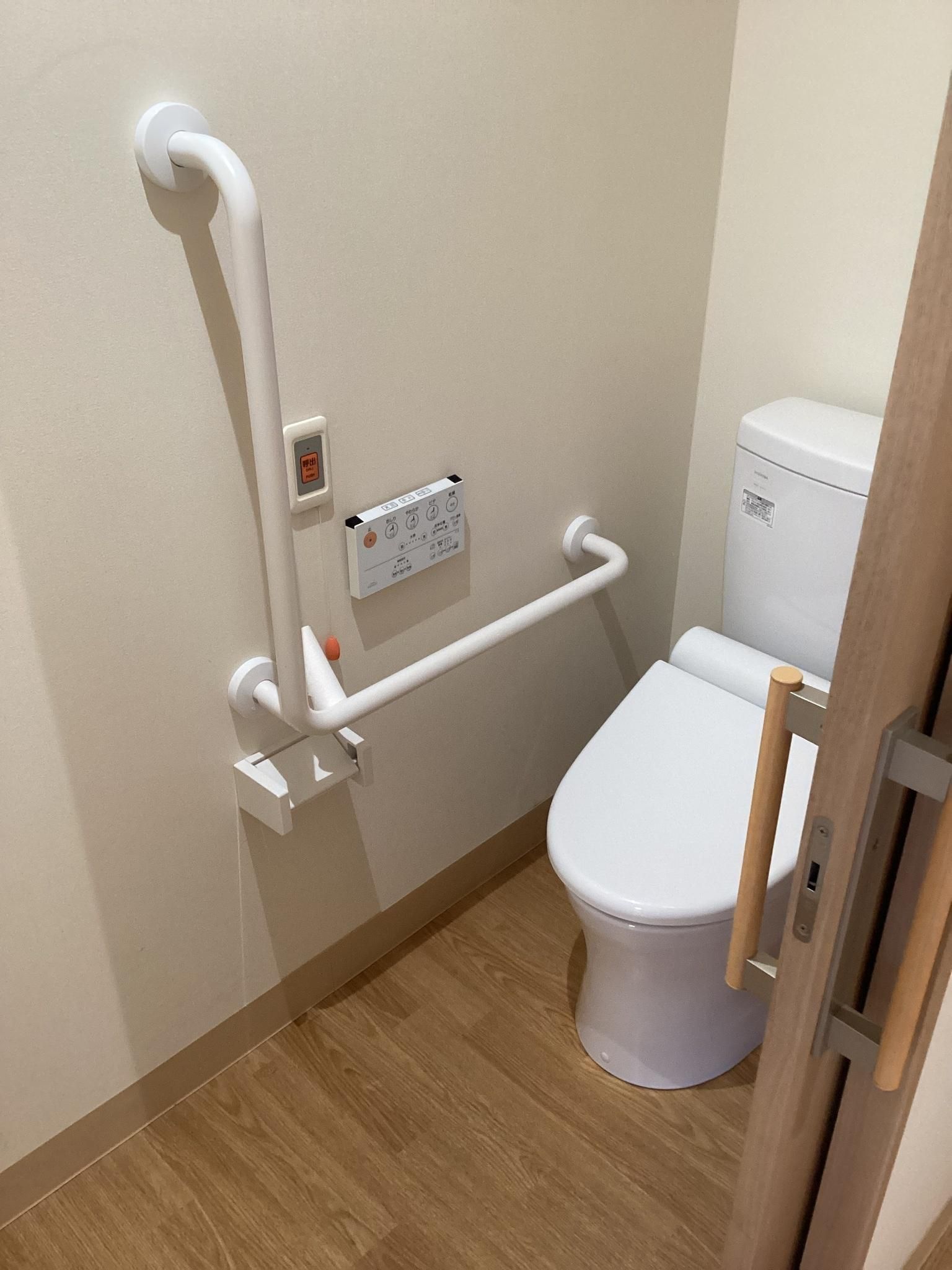 手すり付きトイレ設備