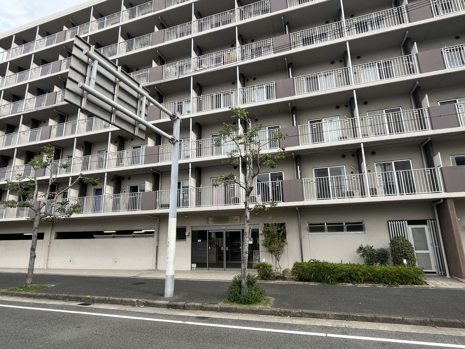 多階層の建物正面