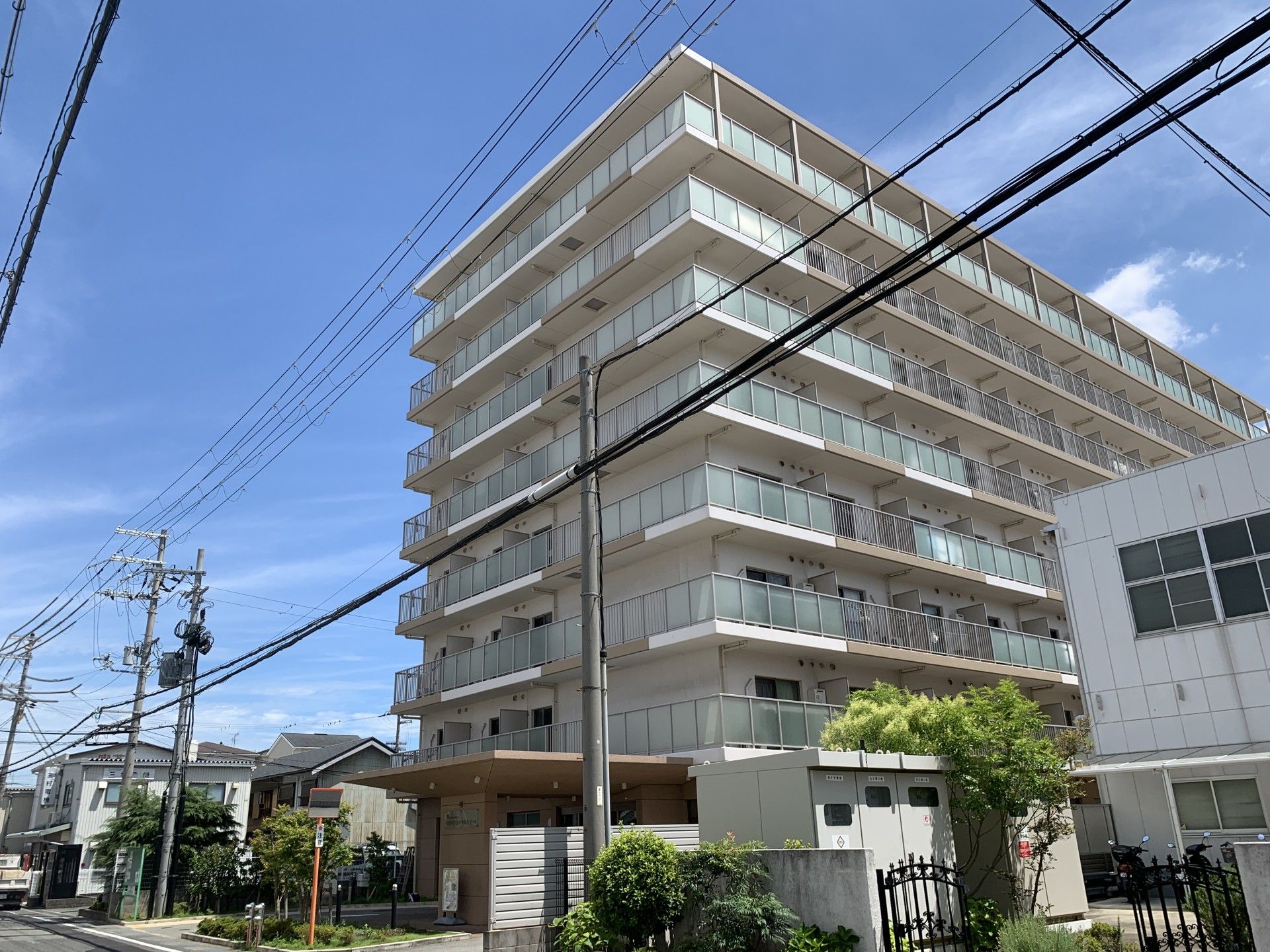 多階層の建物外観