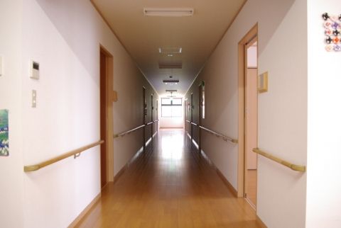 バリアフリー対応の廊下