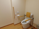 ケアホームのトイレと廊下