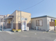 静かな住宅地の交差点