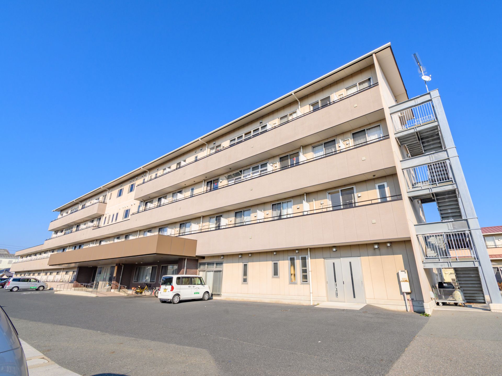 段差のない介護施設の外観