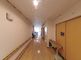 明るく広々とした廊下