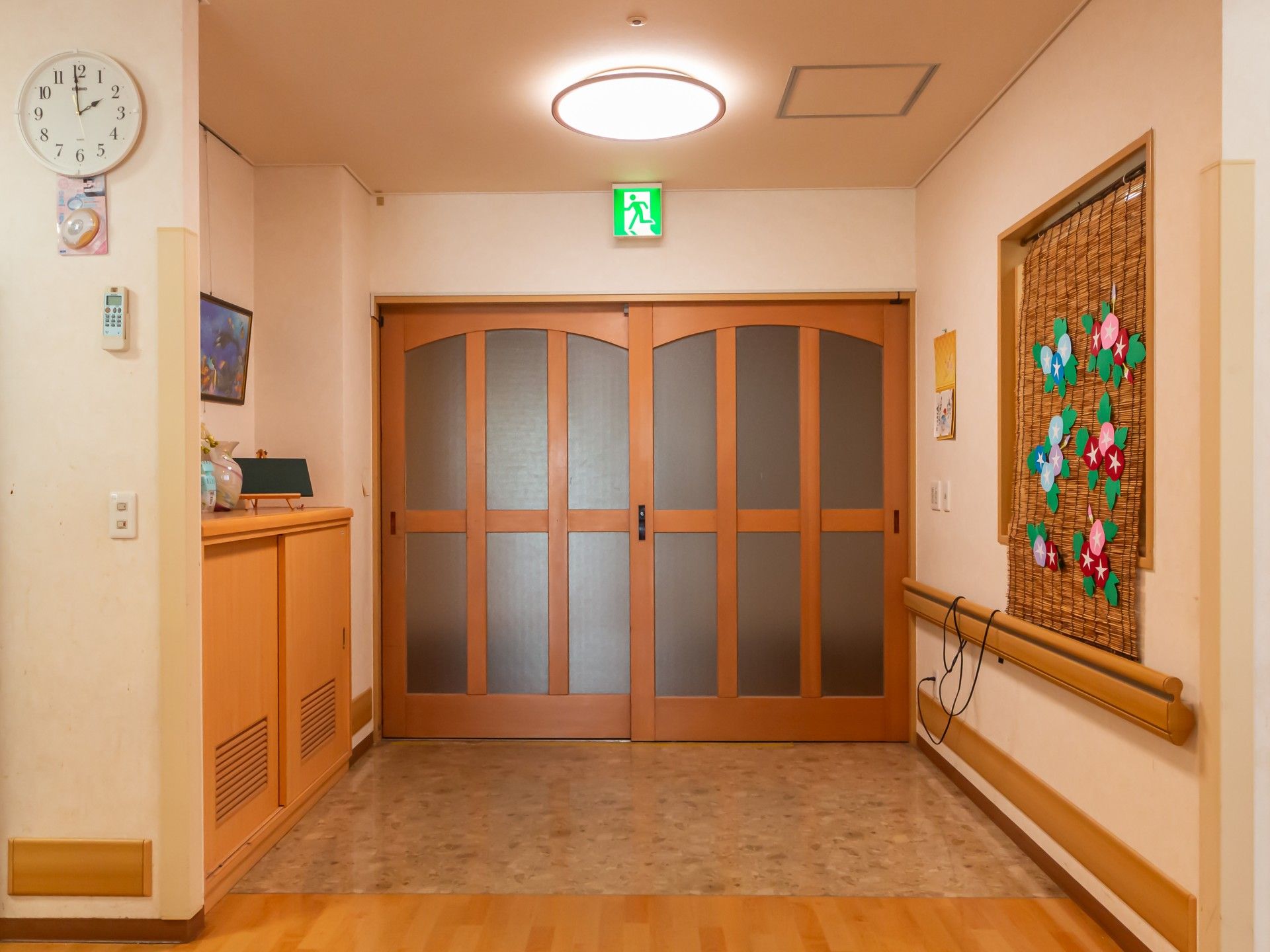 落ち着いた雰囲気の廊下