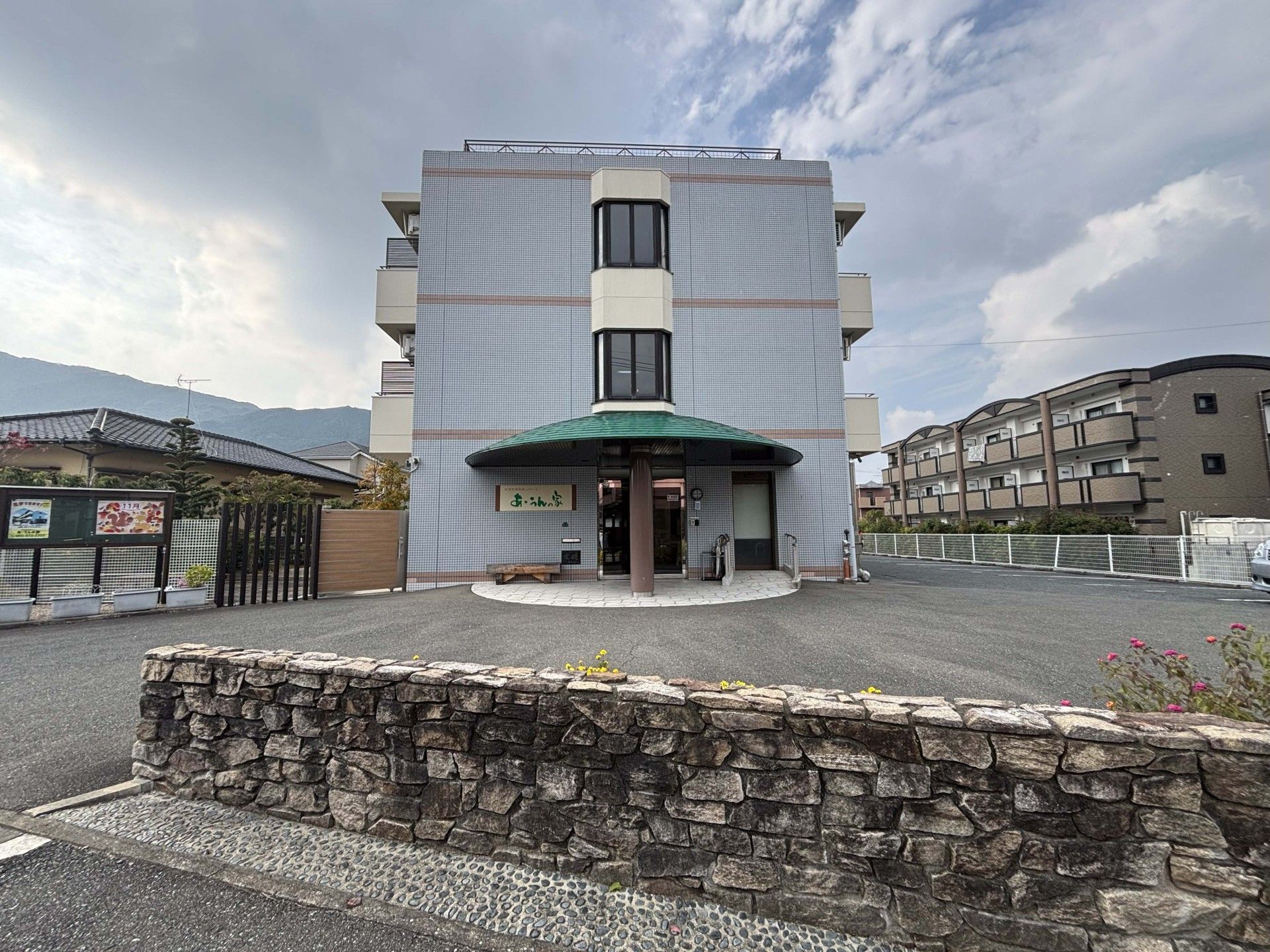 エントランスの外観