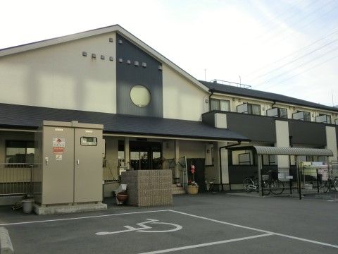 「レガート門真」の外観。落ち着いたデザインの建物。