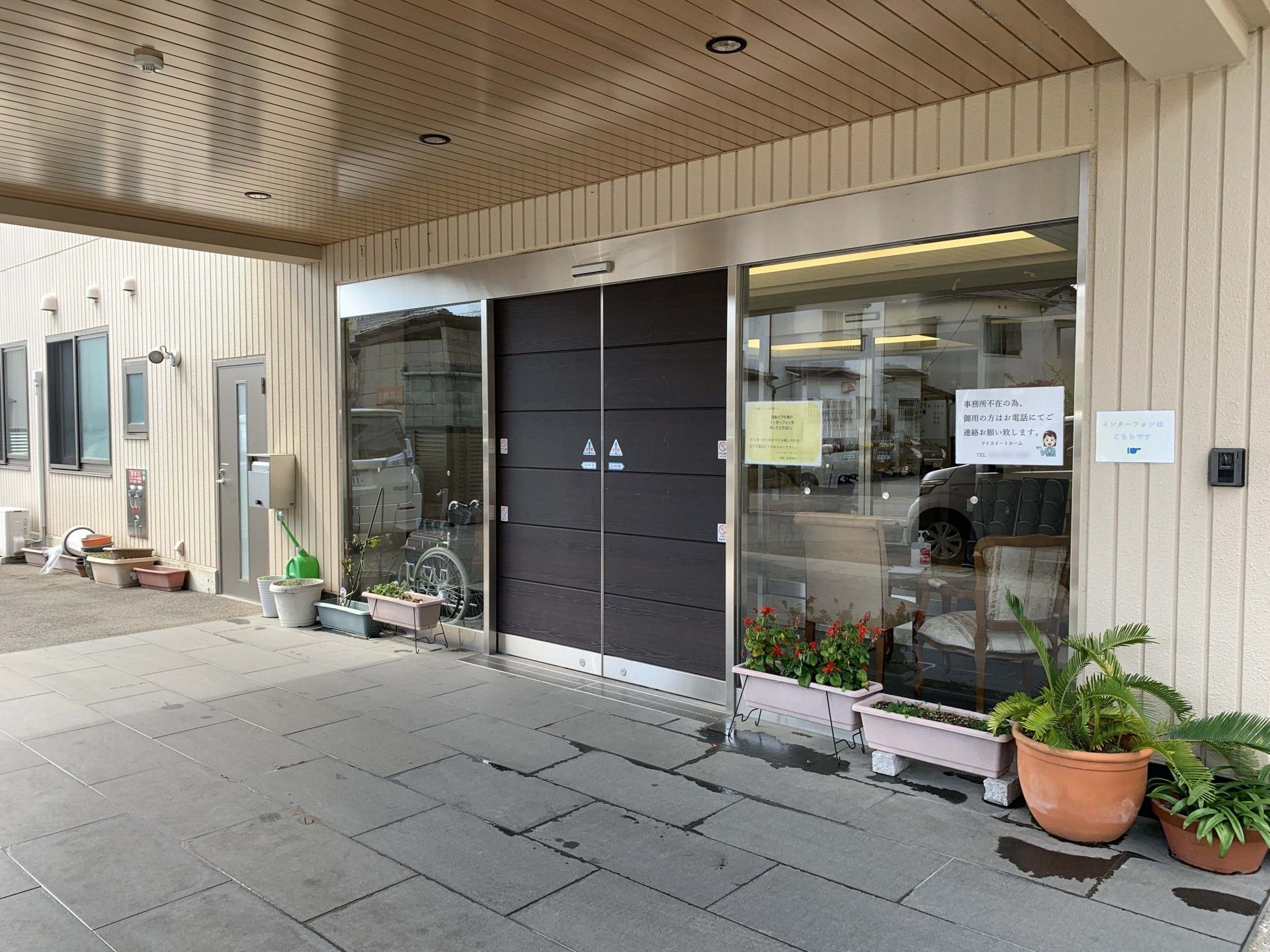 明るいエントランス