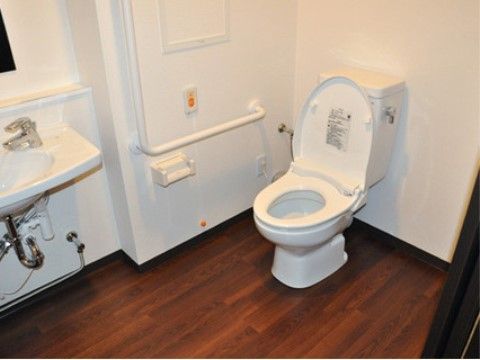 「レガート堺東山」のトイレ。洋式トイレを完備している。