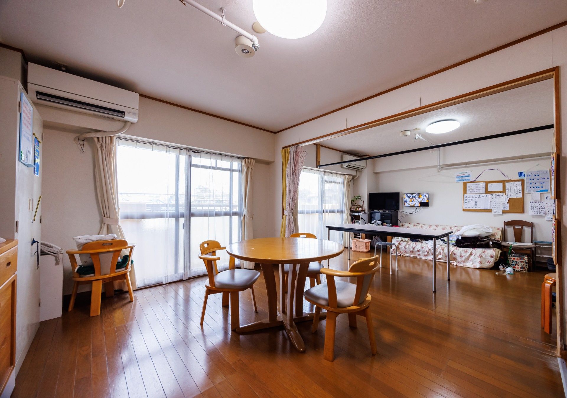 明るいリビングルーム