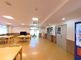 広々とした明るい共有スペース