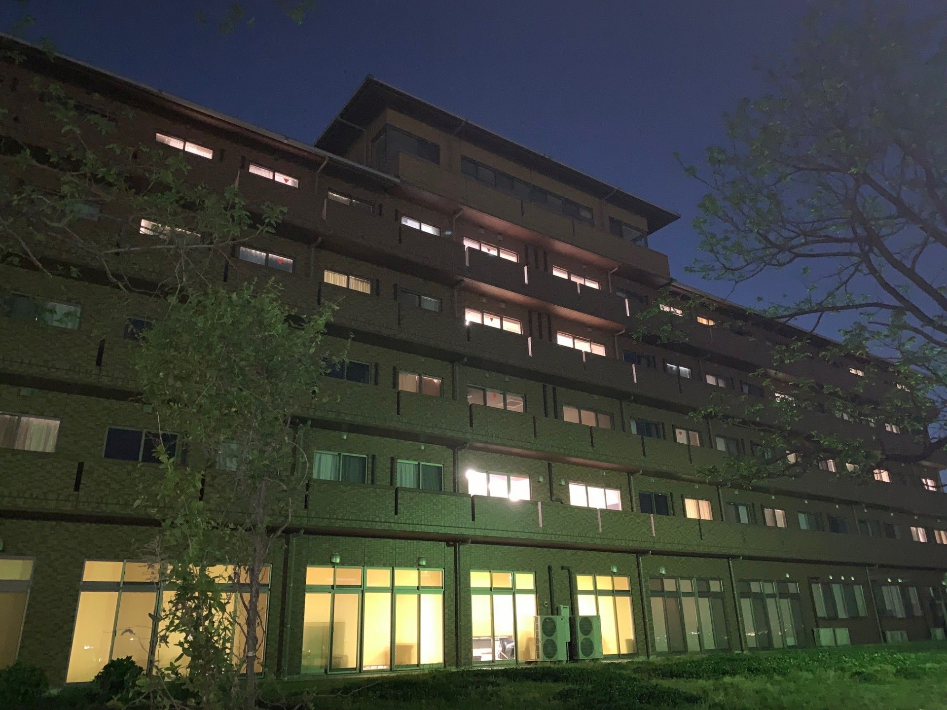 広々とした施設の外観
