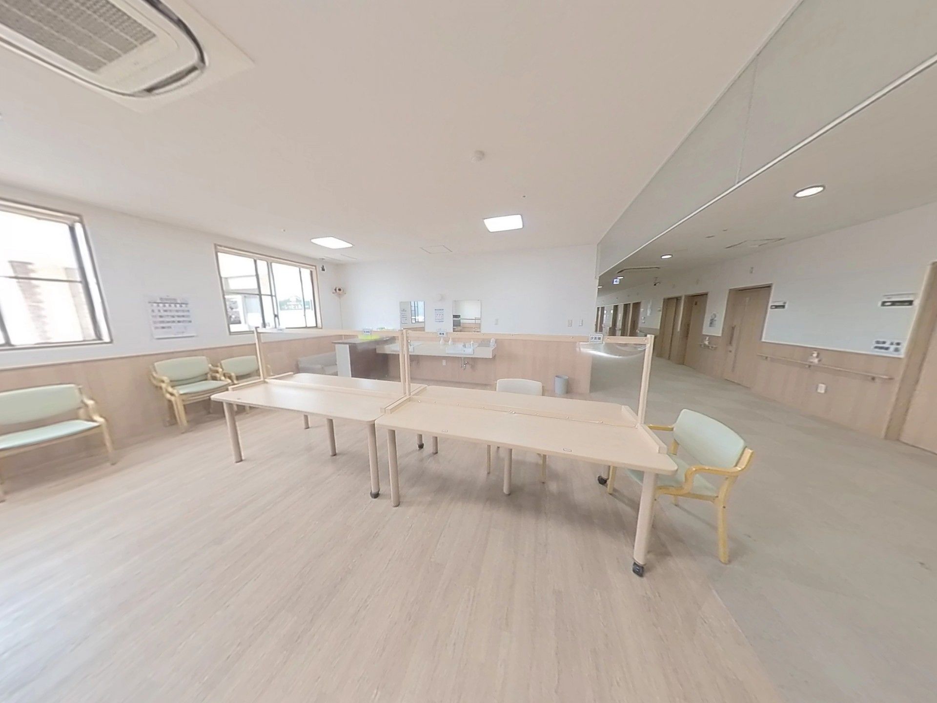 介護スタッフとご入居者様