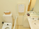 清潔なバリアフリーのトイレ空間