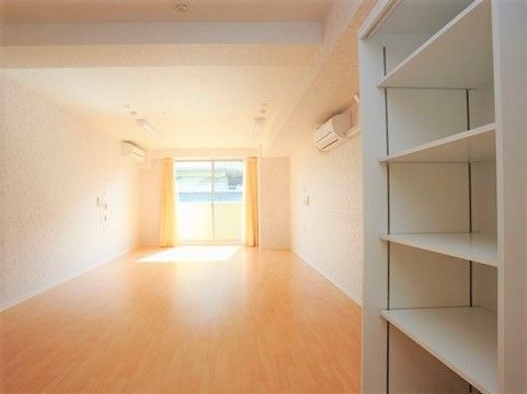 エクセレント神戸の居室。ご自宅より生活用品・家具を持ち込んでの居室環境をお作りいただけます。