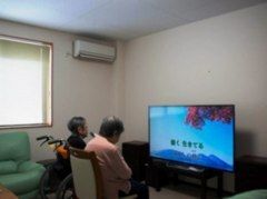 施設内の娯楽設備。カラオケ・ミニシアタールームの様子