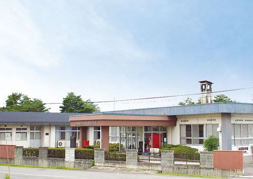 ゆったりとした外観の建物