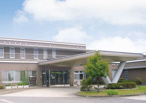 明るいエントランスの施設