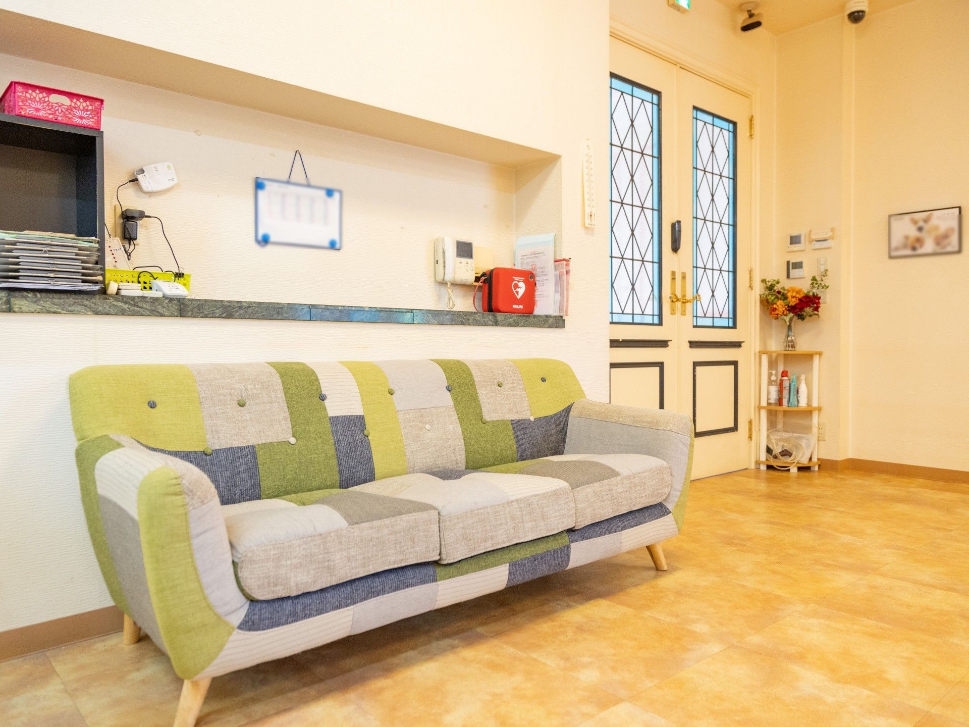 カラフルなソファのある空間