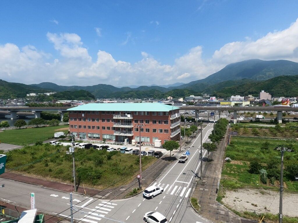 自然に囲まれた建物