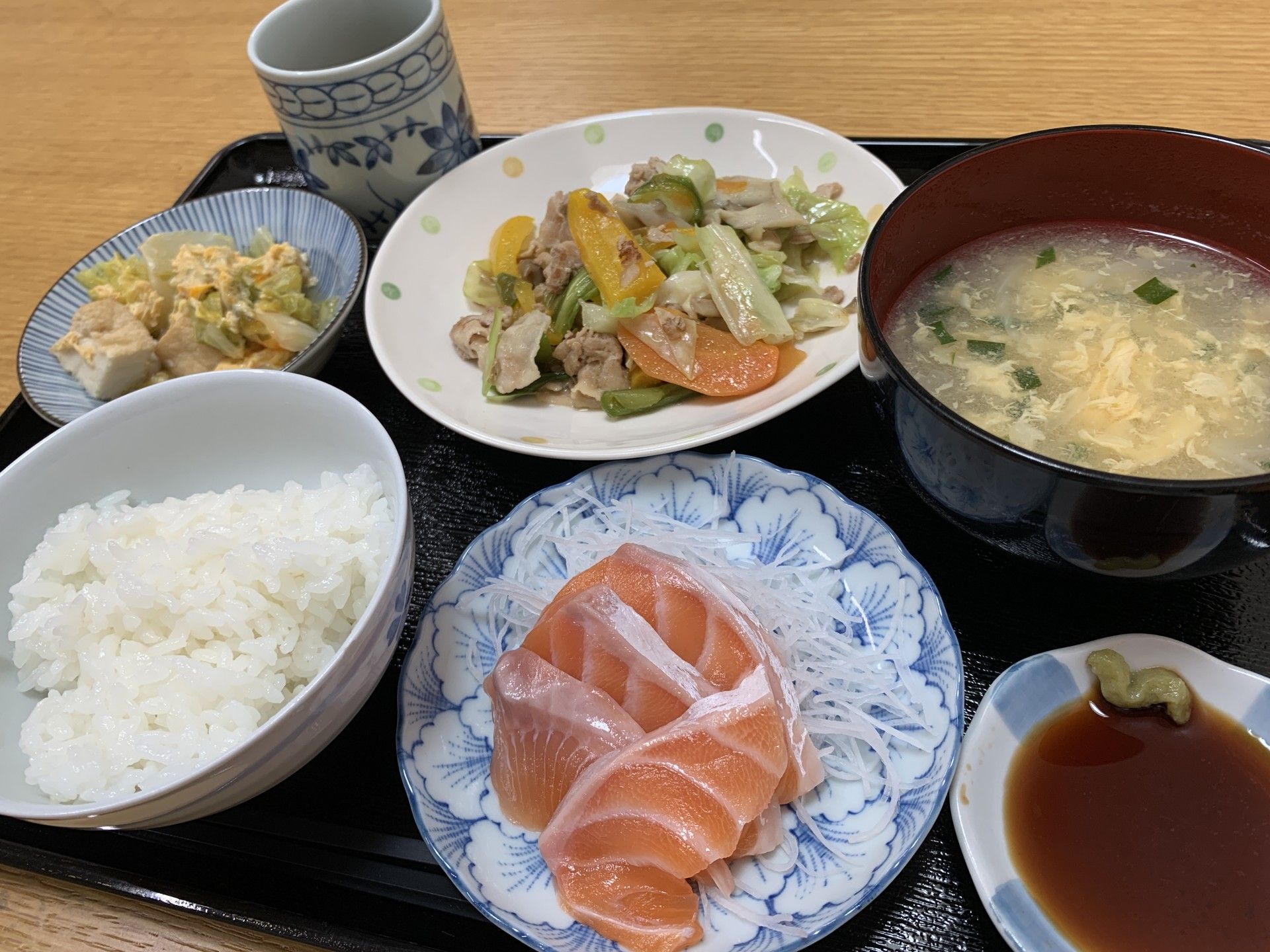 彩り豊かな食事の一例