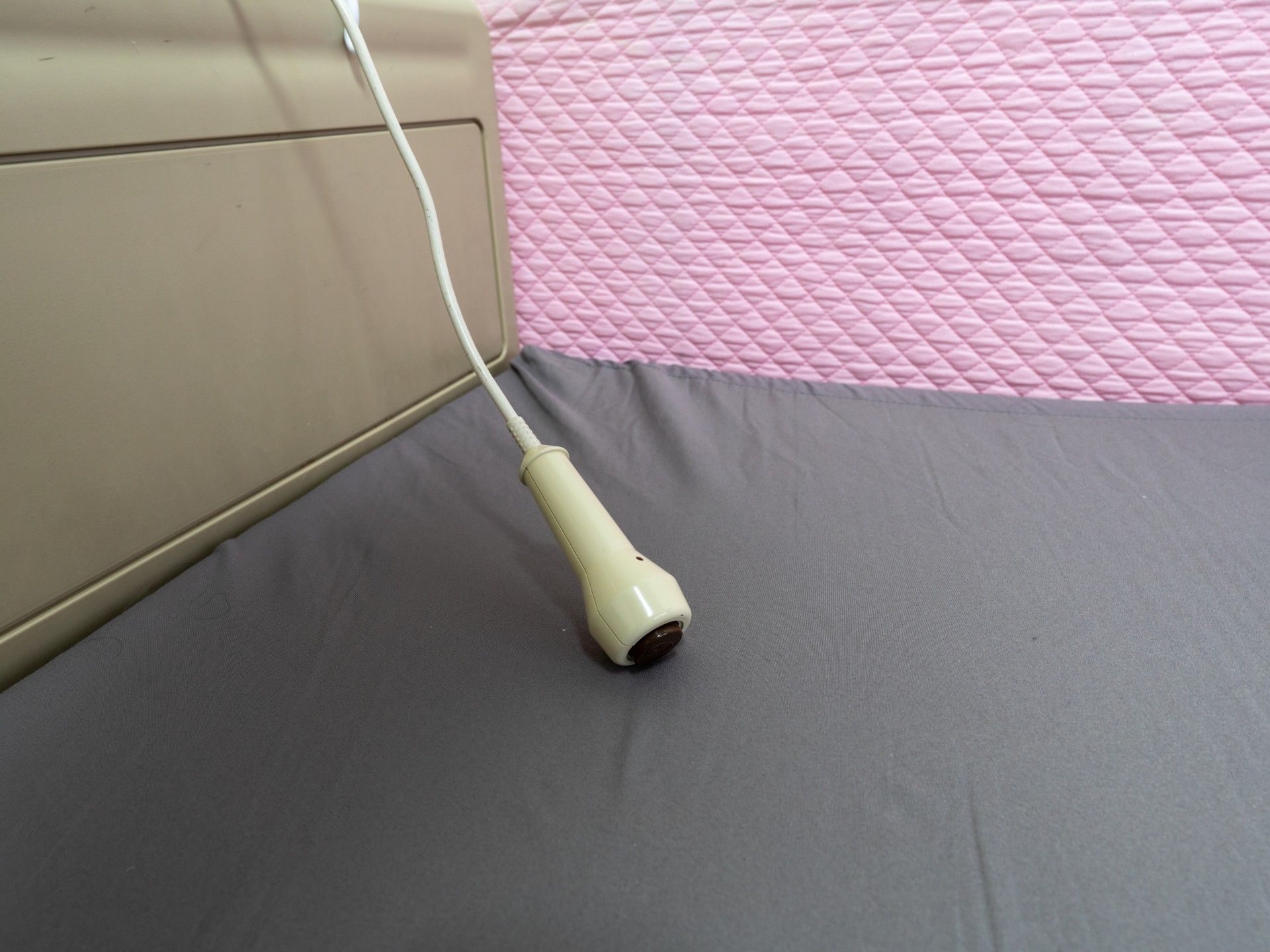 ベッドの呼び出しボタン