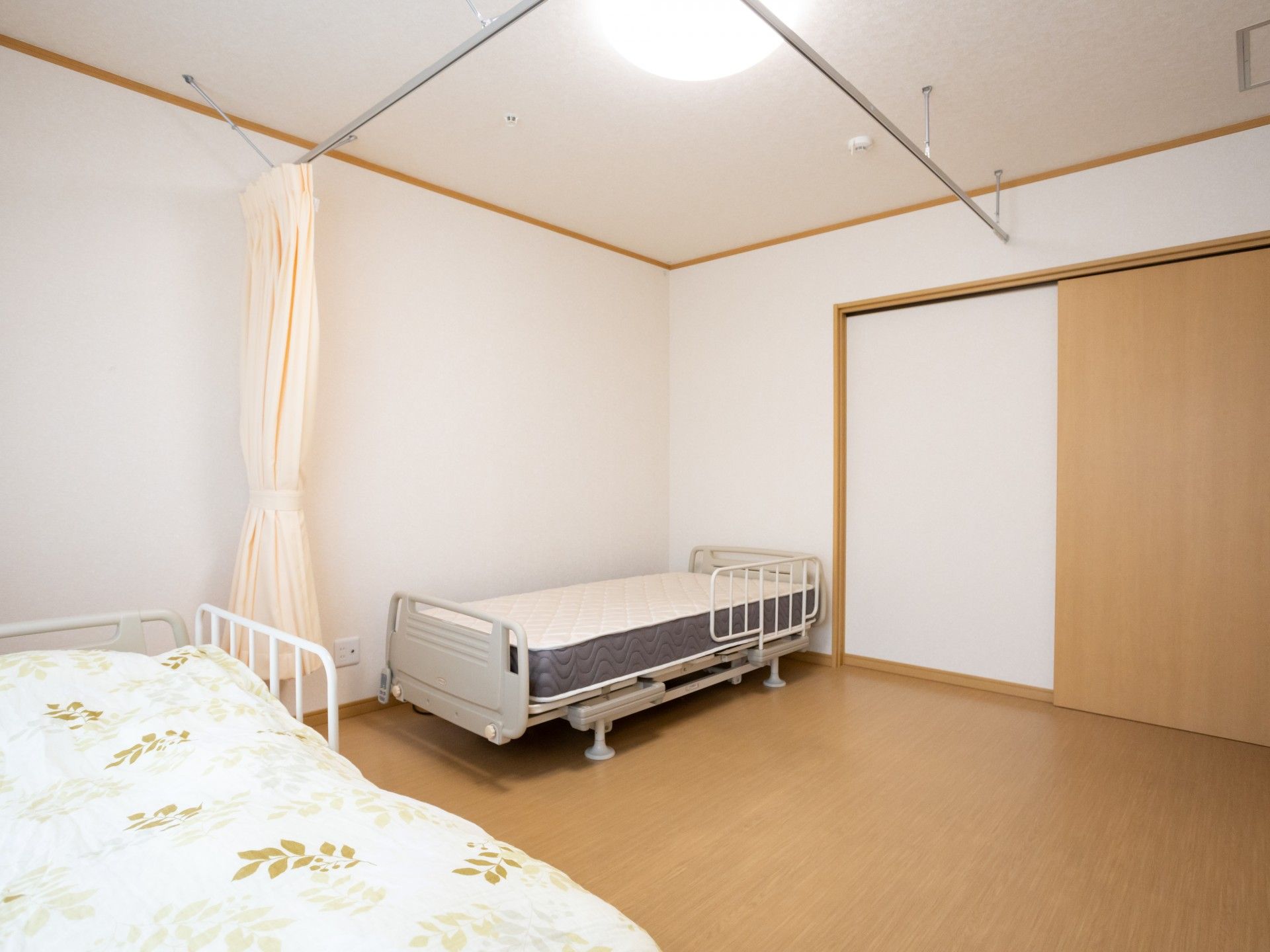 落ち着いた雰囲気の居室