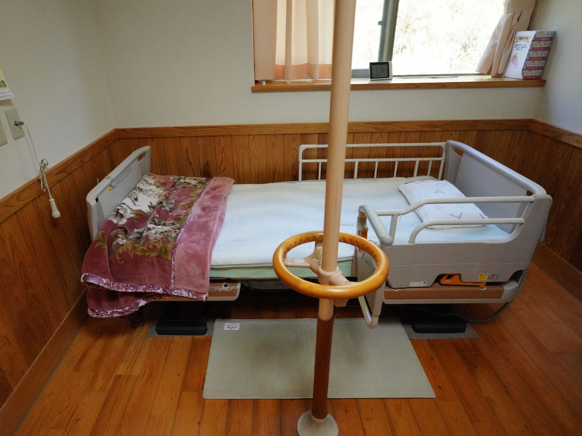 面積が広く、介護ベッドや家具類を置いても狭さを感じない居室