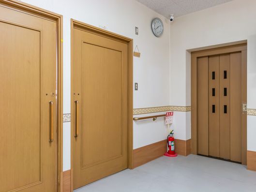 エレベーター前