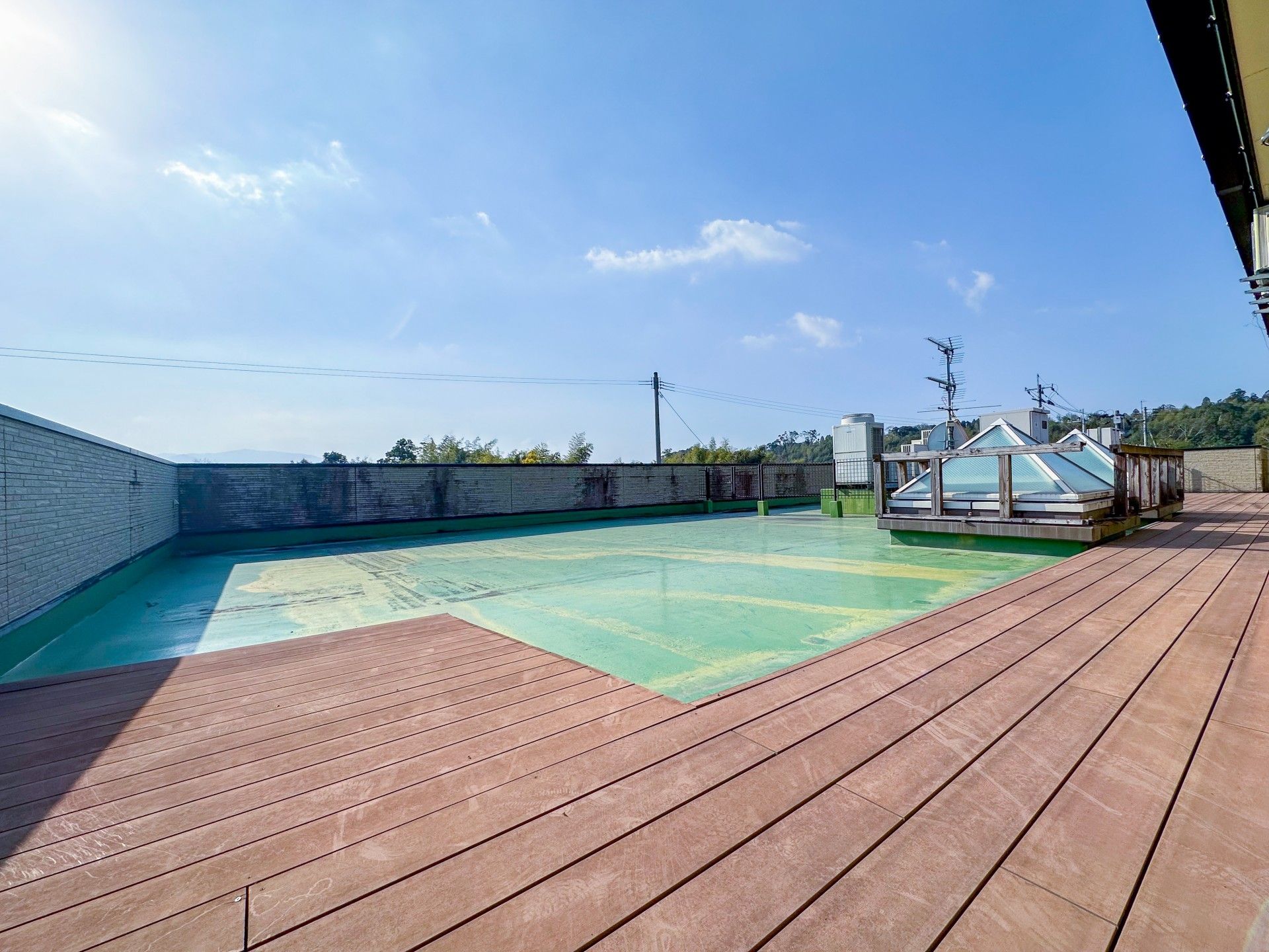 中庭の屋外プール