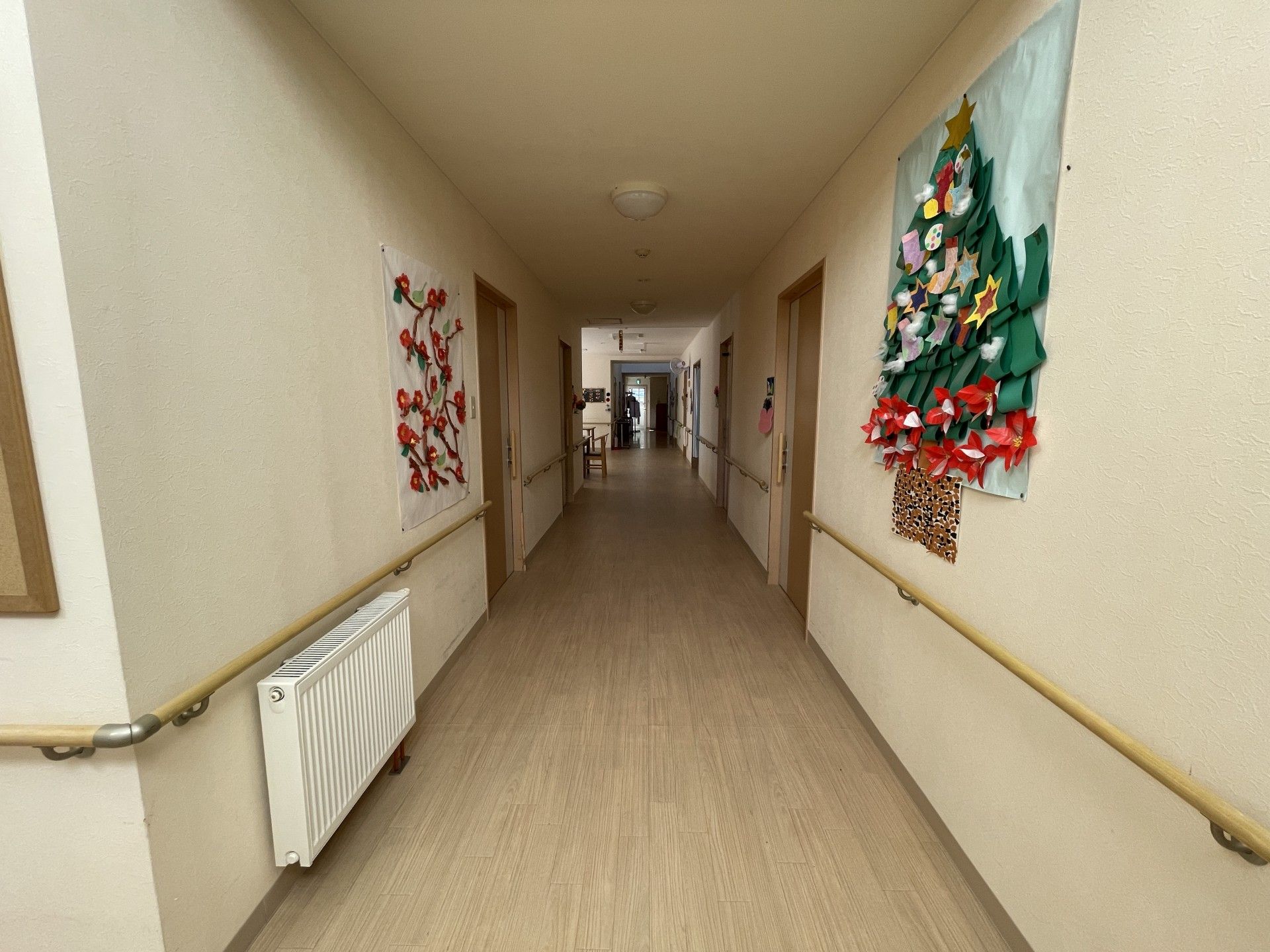 手すり付きの廊下