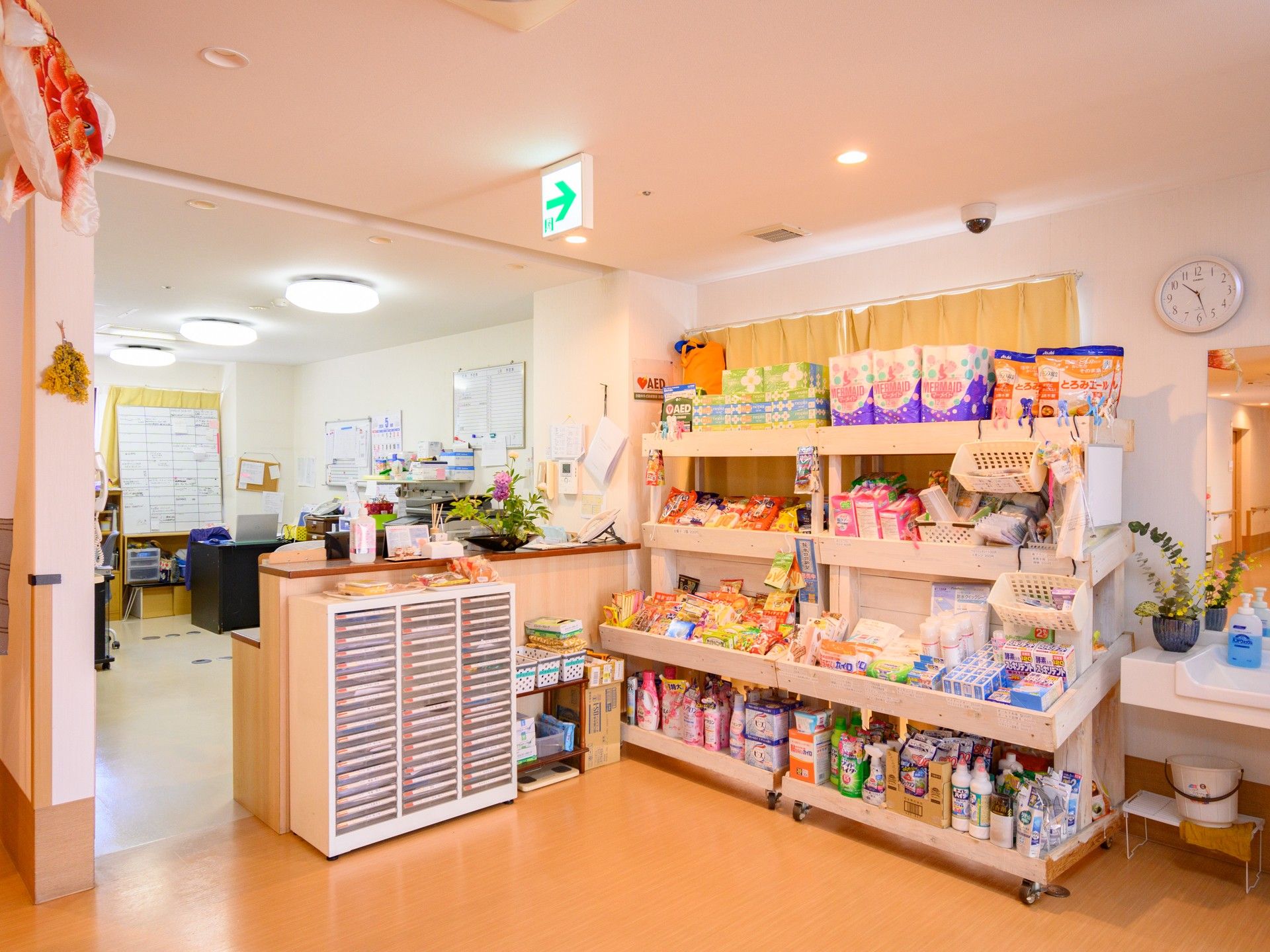 明るい売店コーナー