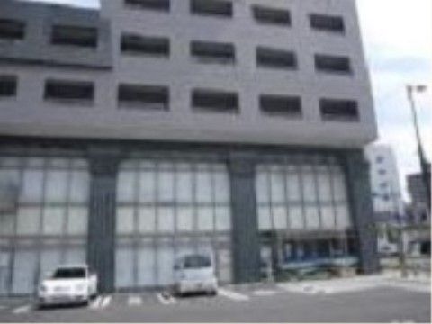 エクセレント迎賓館の周辺環境。四国で一番大きな銀行です。御用の際はスタッフと一緒にご利用いただけます。