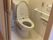 トイレは引き戸で手すりや呼び出しボタンがついている。