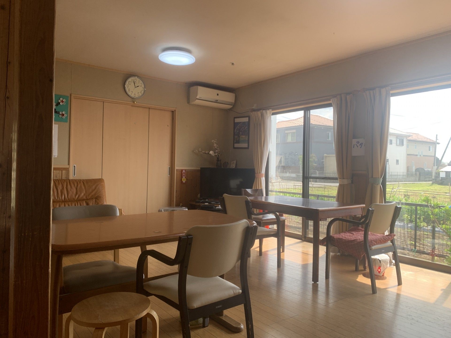 日差しが差し込む部屋