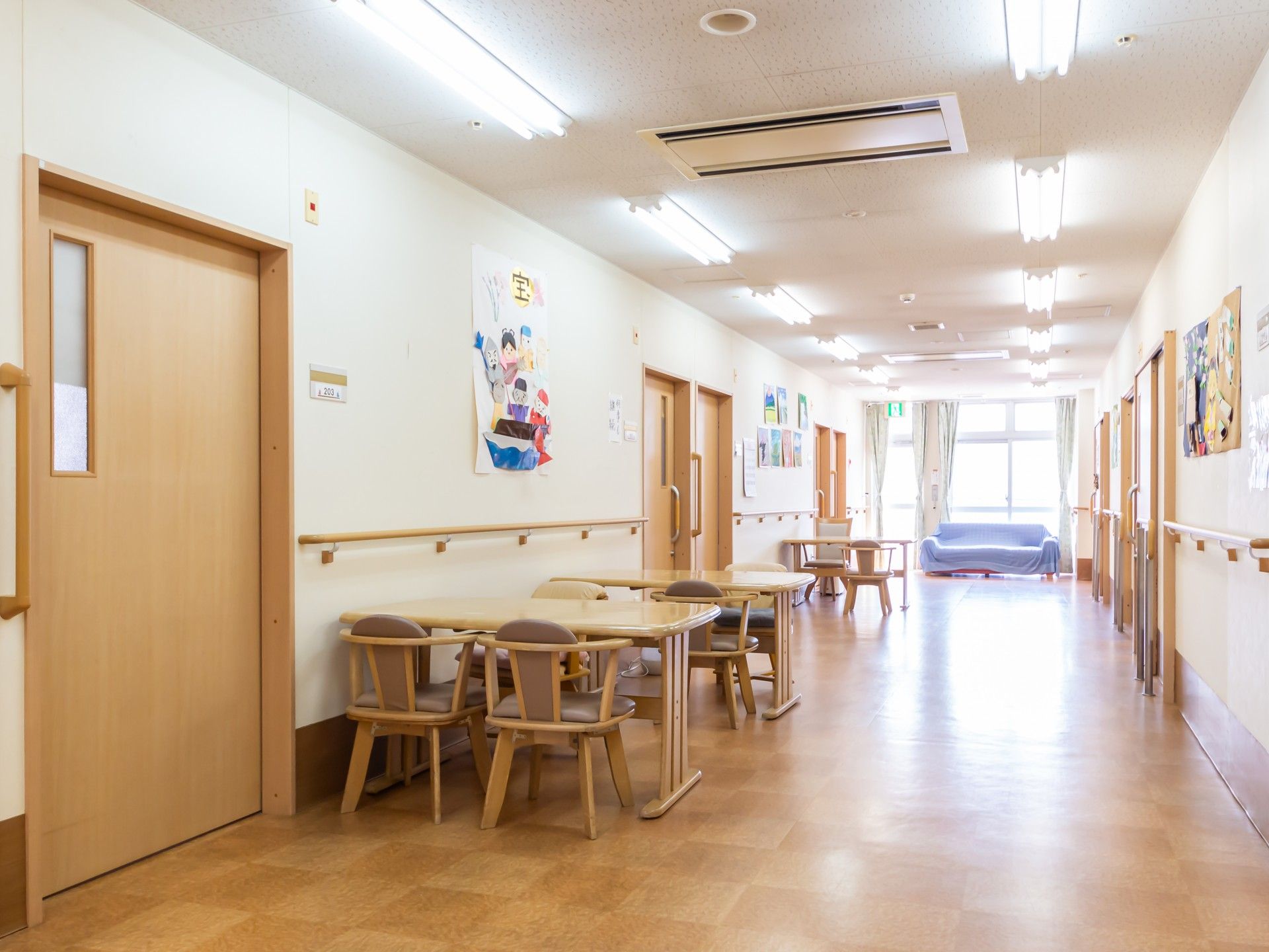 清潔感のある明るいトイレ空間
