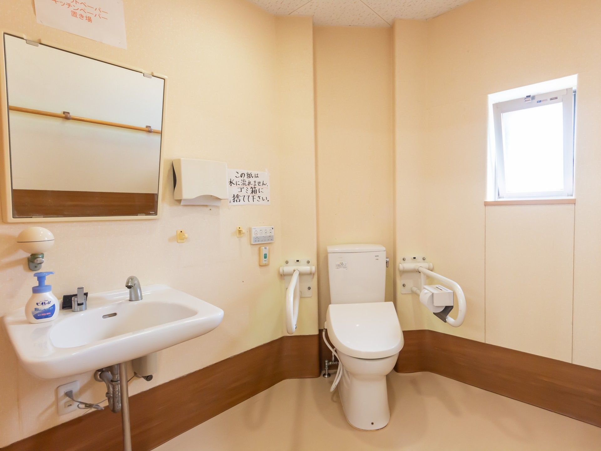 バリアフリーのトイレ空間