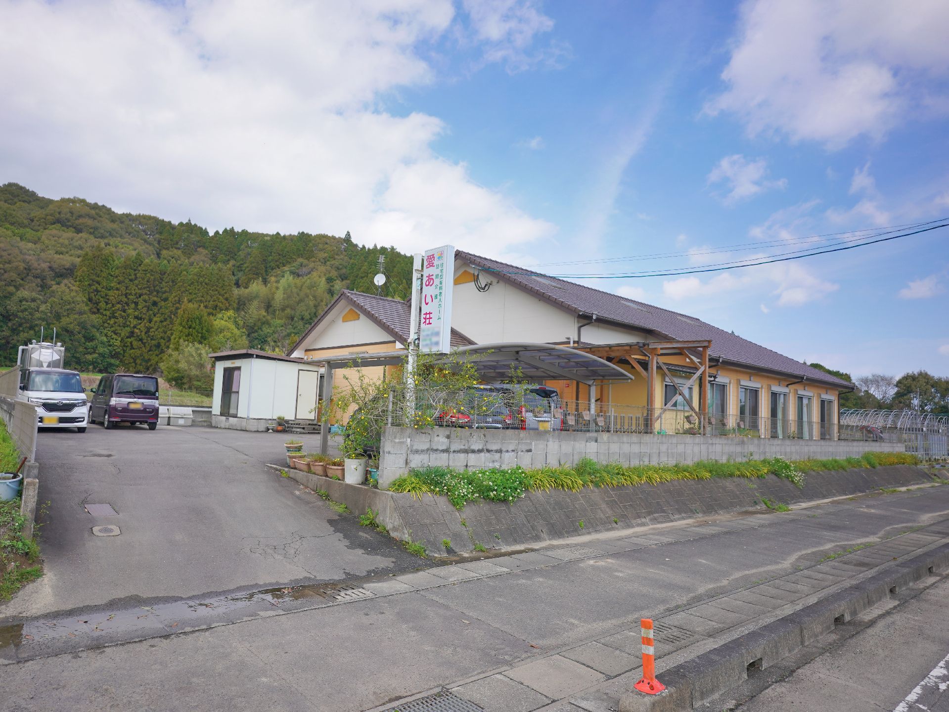 平屋建ての住宅型有料老人ホームの外観