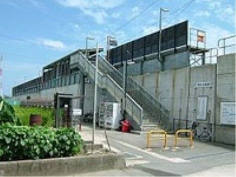 エクセレント城南の周辺環境。最寄り駅から徒歩5分の場所に立地している。