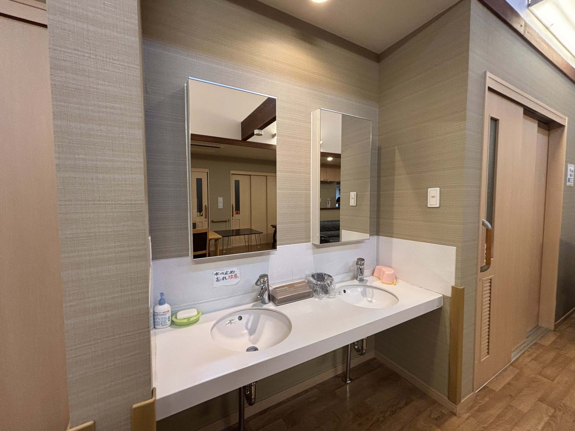 清潔な洗面台の様子